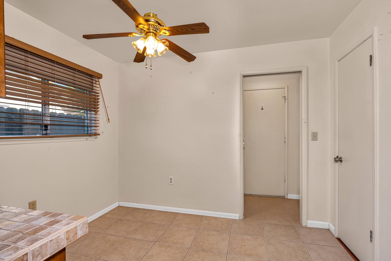 1323 Chukar St, Los Banos, CA 93635