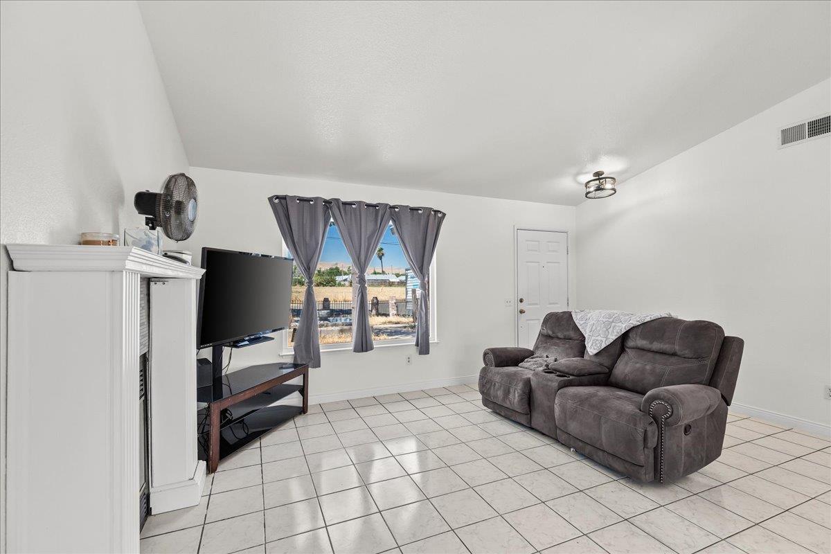 205 Weber Ave, Patterson, CA 95363
