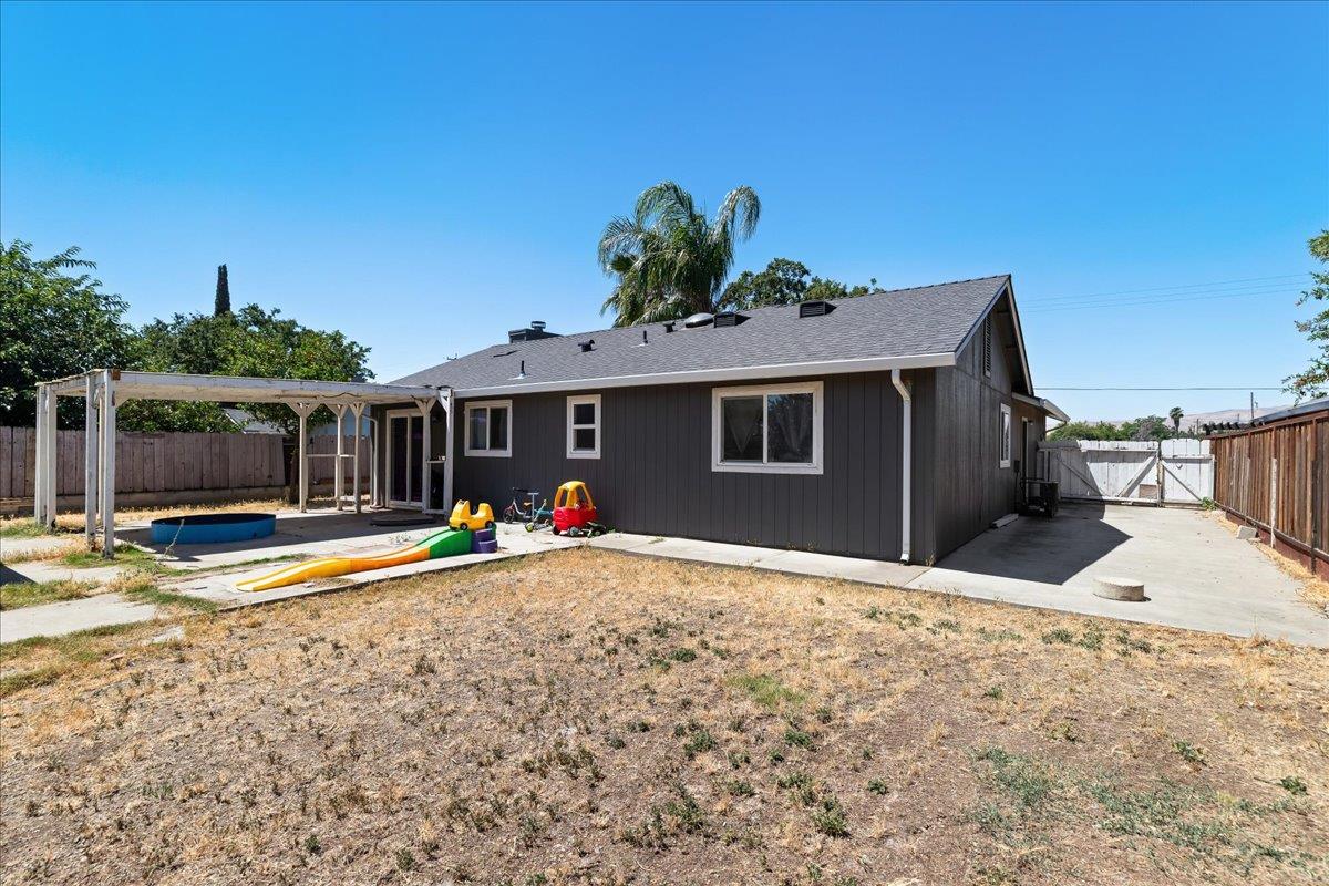 205 Weber Ave, Patterson, CA 95363