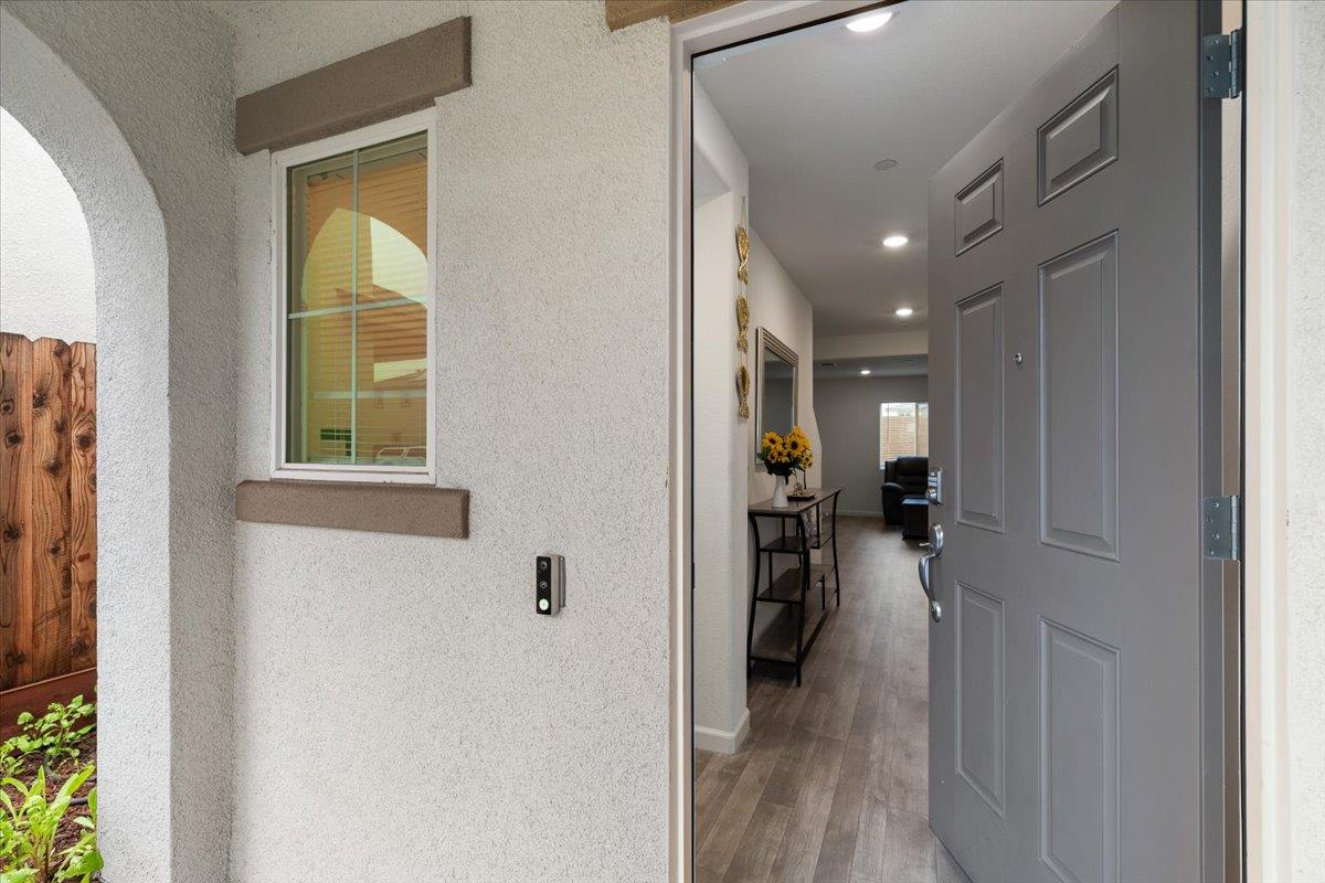 6421 Maple Leaf Ln, Riverbank, CA 95367