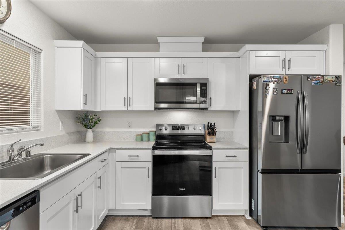 6421 Maple Leaf Ln, Riverbank, CA 95367