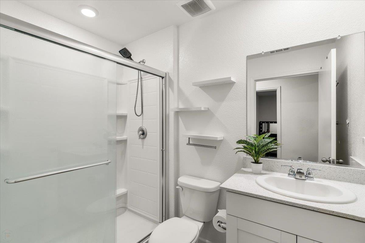 6421 Maple Leaf Ln, Riverbank, CA 95367