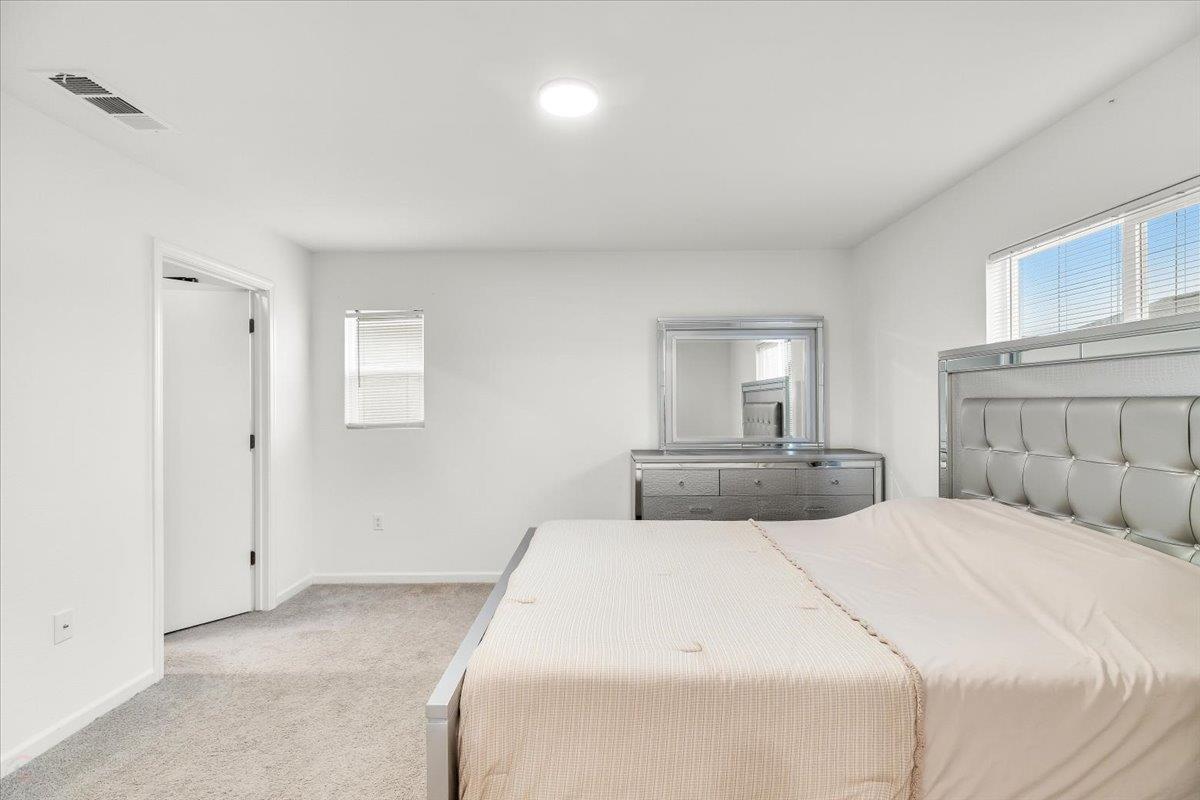 6421 Maple Leaf Ln, Riverbank, CA 95367