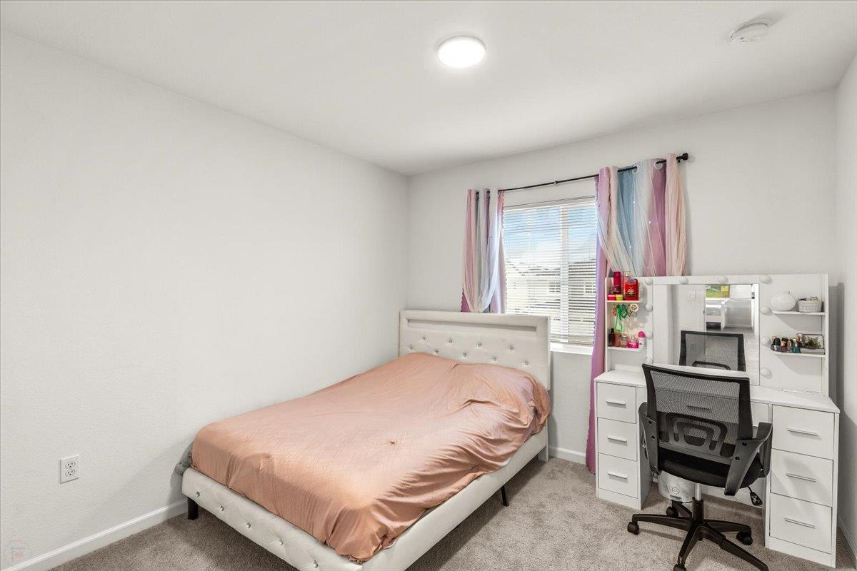 6421 Maple Leaf Ln, Riverbank, CA 95367