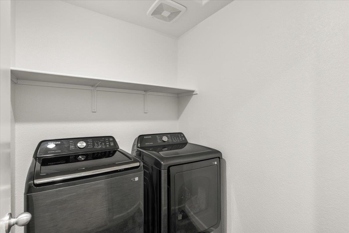 6421 Maple Leaf Ln, Riverbank, CA 95367