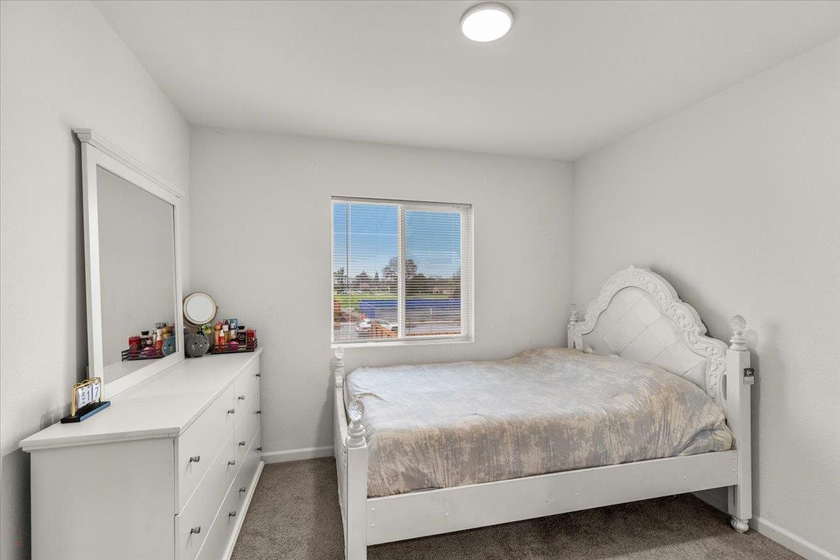 6421 Maple Leaf Ln, Riverbank, CA 95367