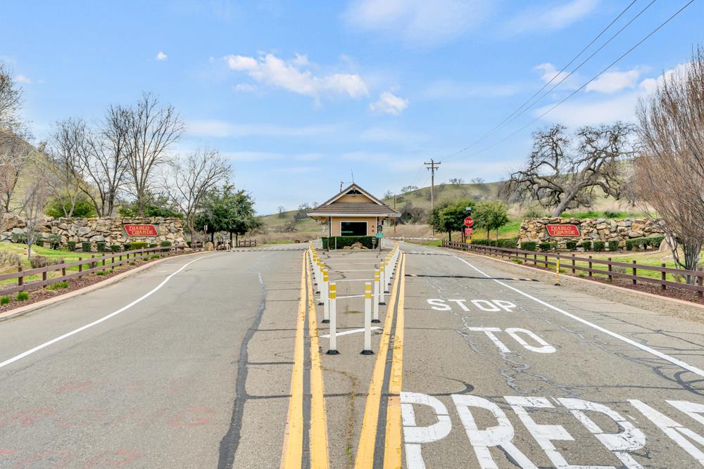 20300 Panoz Rd, Patterson, CA 95363