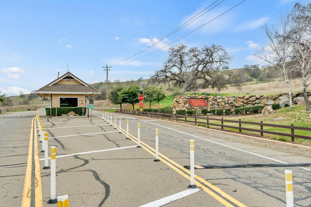 20300 Panoz Rd, Patterson, CA 95363