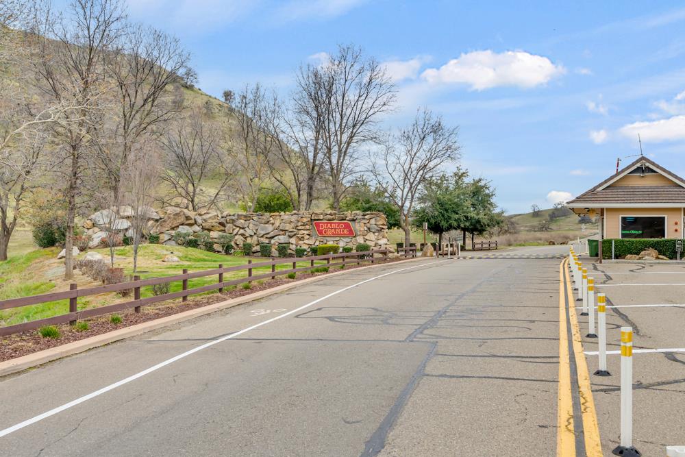 20300 Panoz Rd, Patterson, CA 95363