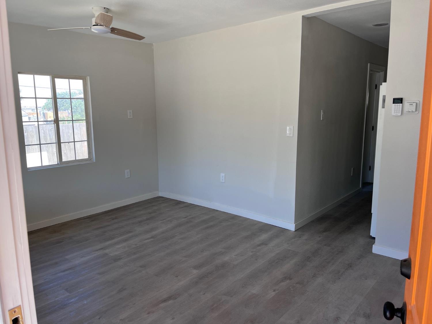 327 Hosmer Ave, Modesto, CA 95351