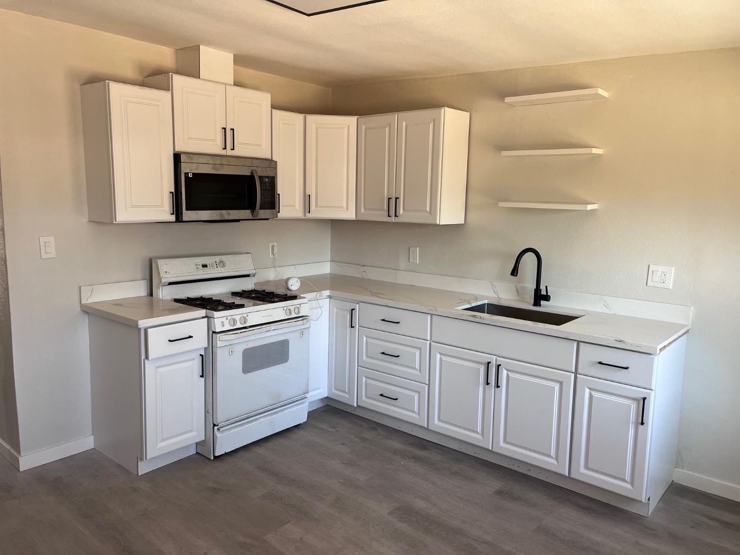 327 Hosmer Ave, Modesto, CA 95351