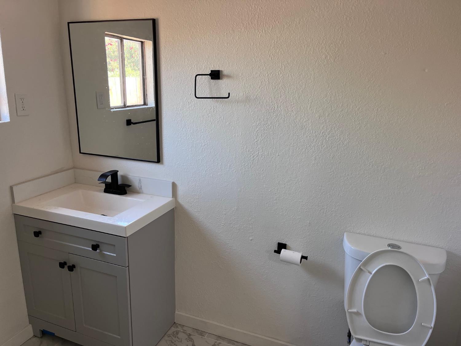 327 Hosmer Ave, Modesto, CA 95351