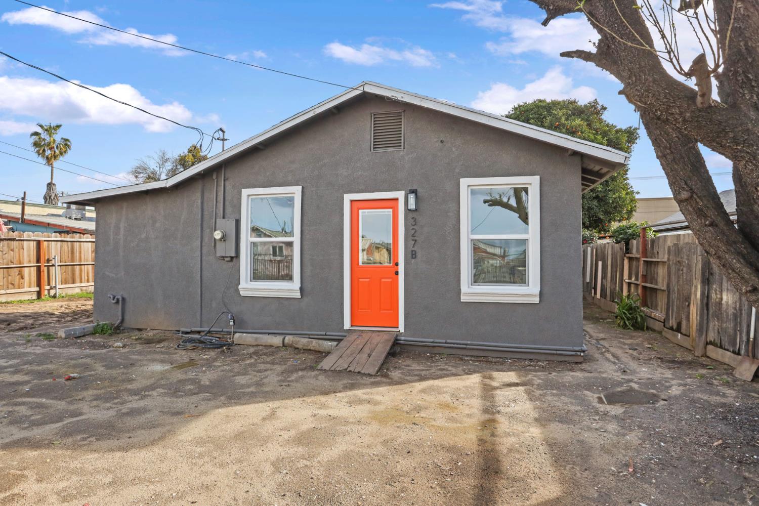 327 Hosmer Ave, Modesto, CA 95351