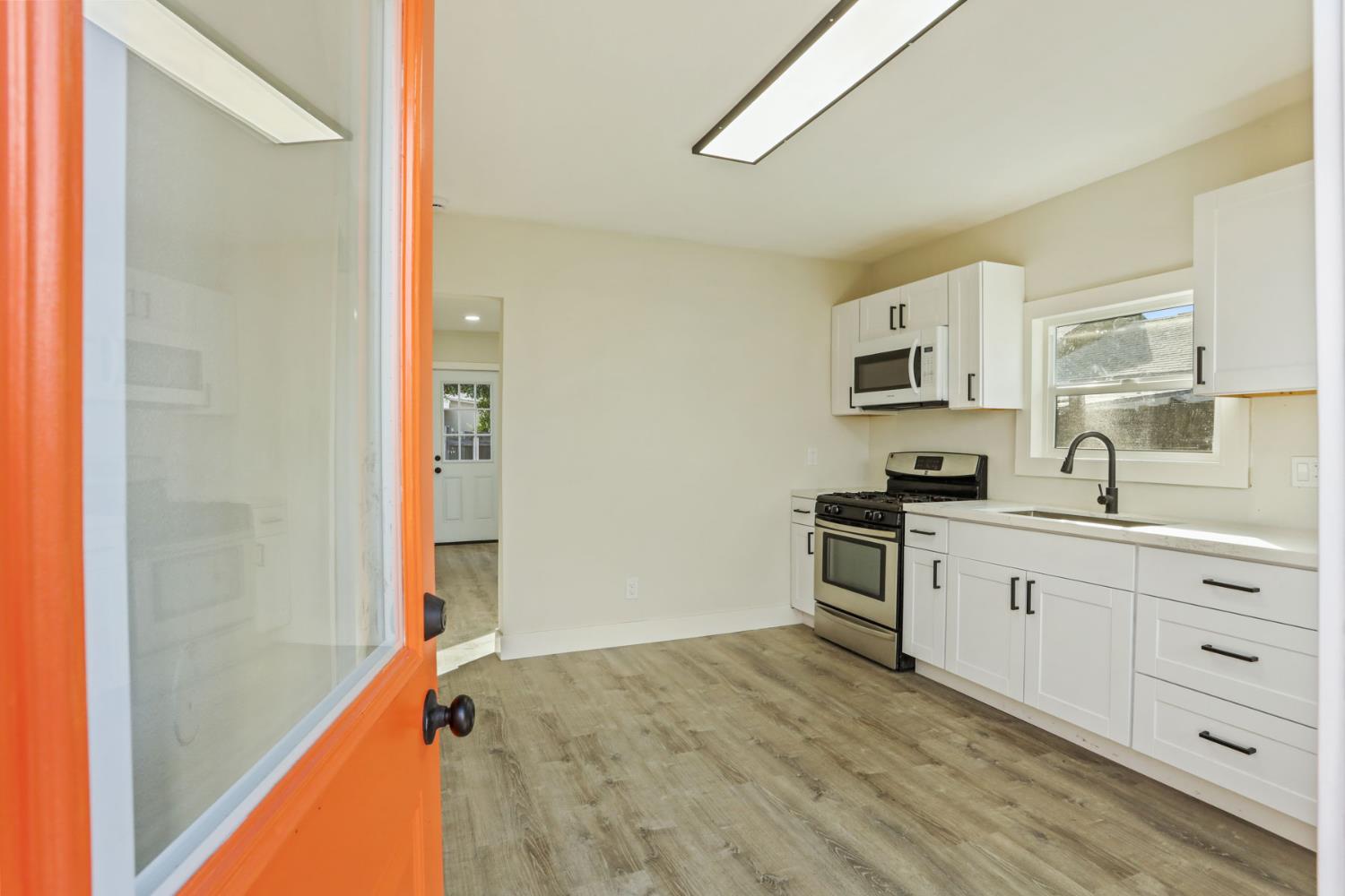 327 Hosmer Ave, Modesto, CA 95351