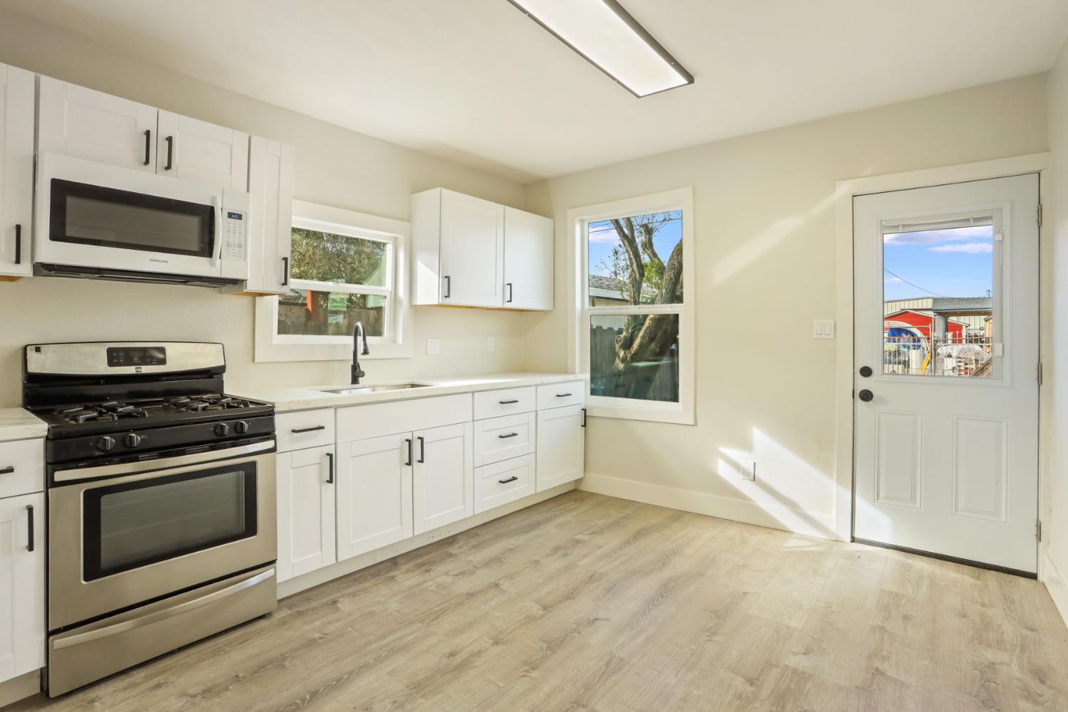 327 Hosmer Ave, Modesto, CA 95351