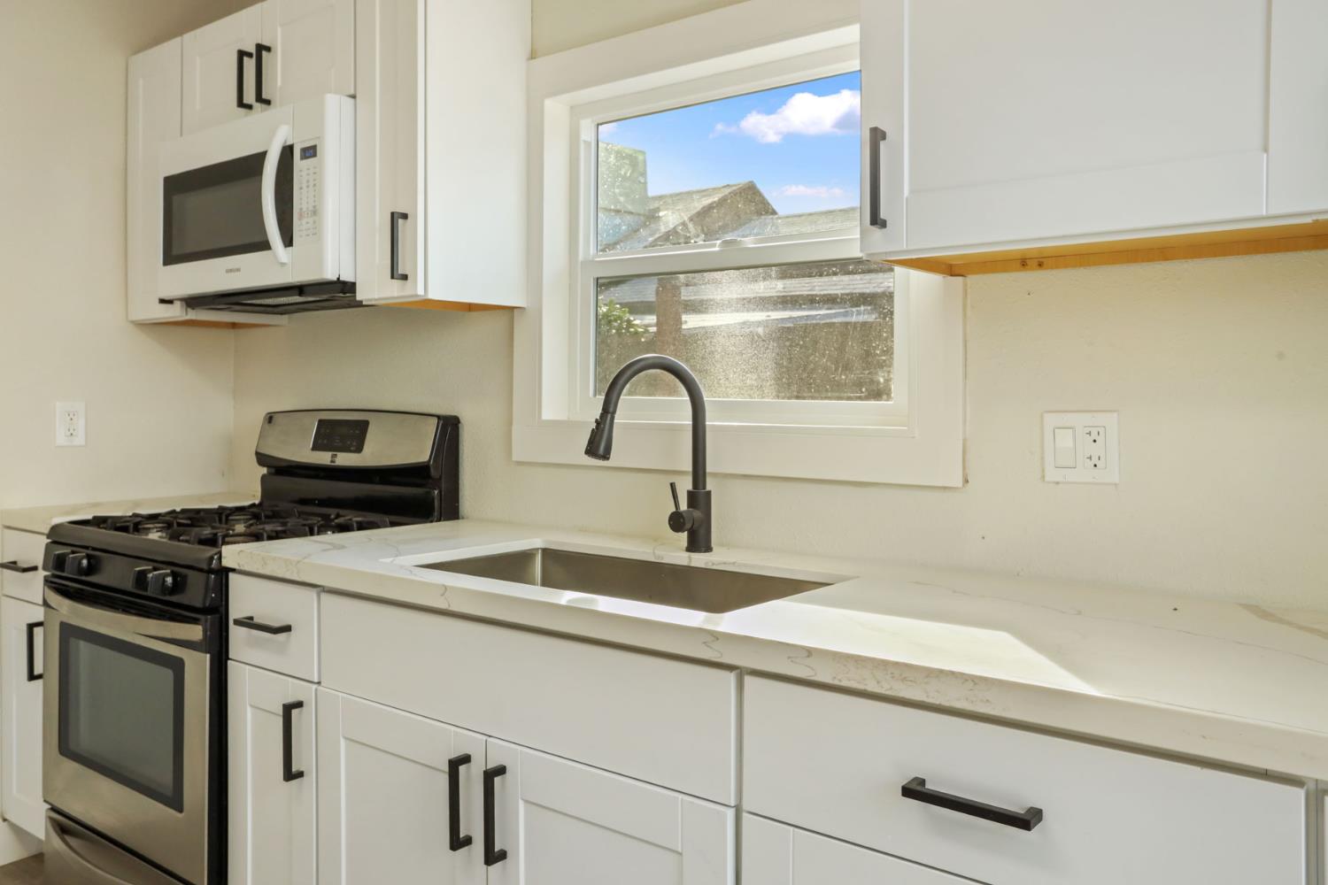 327 Hosmer Ave, Modesto, CA 95351