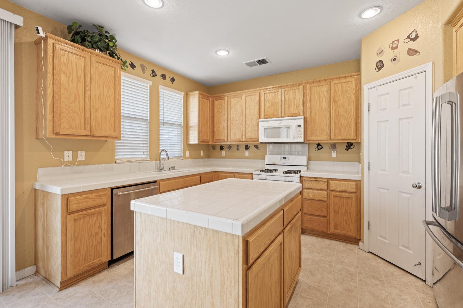 9333 Vintner Cir, Patterson, CA 95363