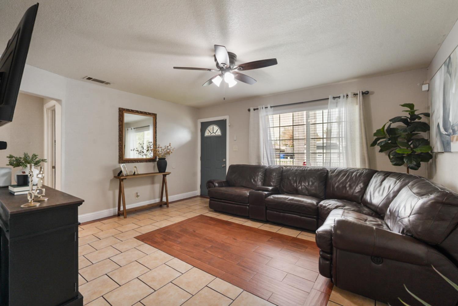 1518 Plumas Ave, Modesto, CA 95358