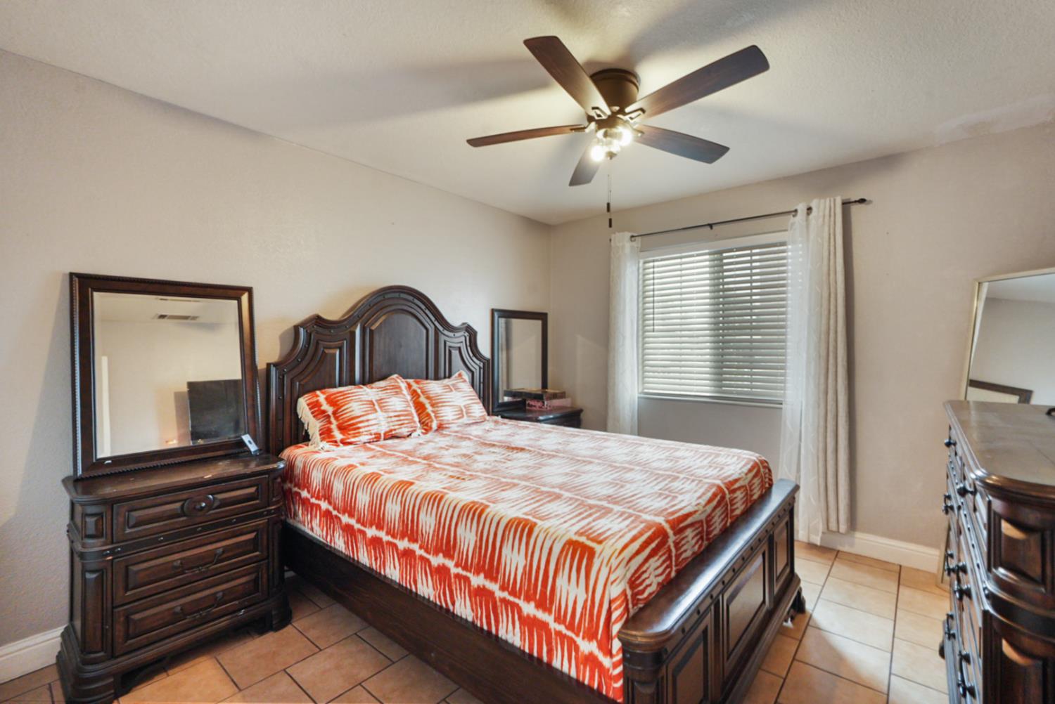 1518 Plumas Ave, Modesto, CA 95358