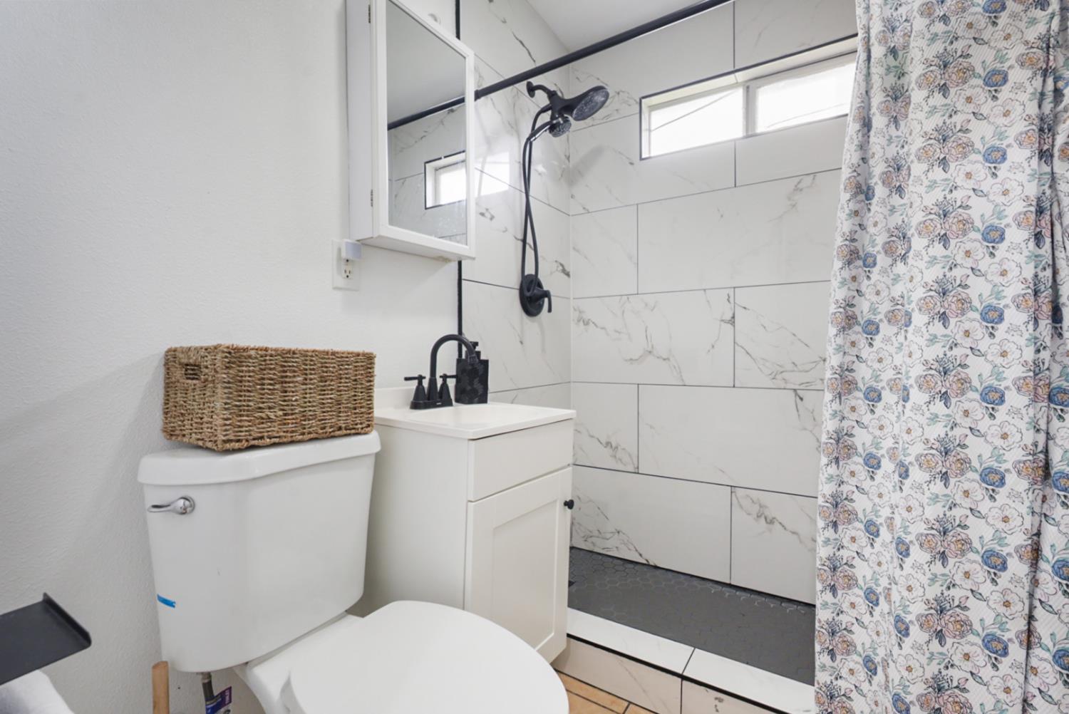 1518 Plumas Ave, Modesto, CA 95358