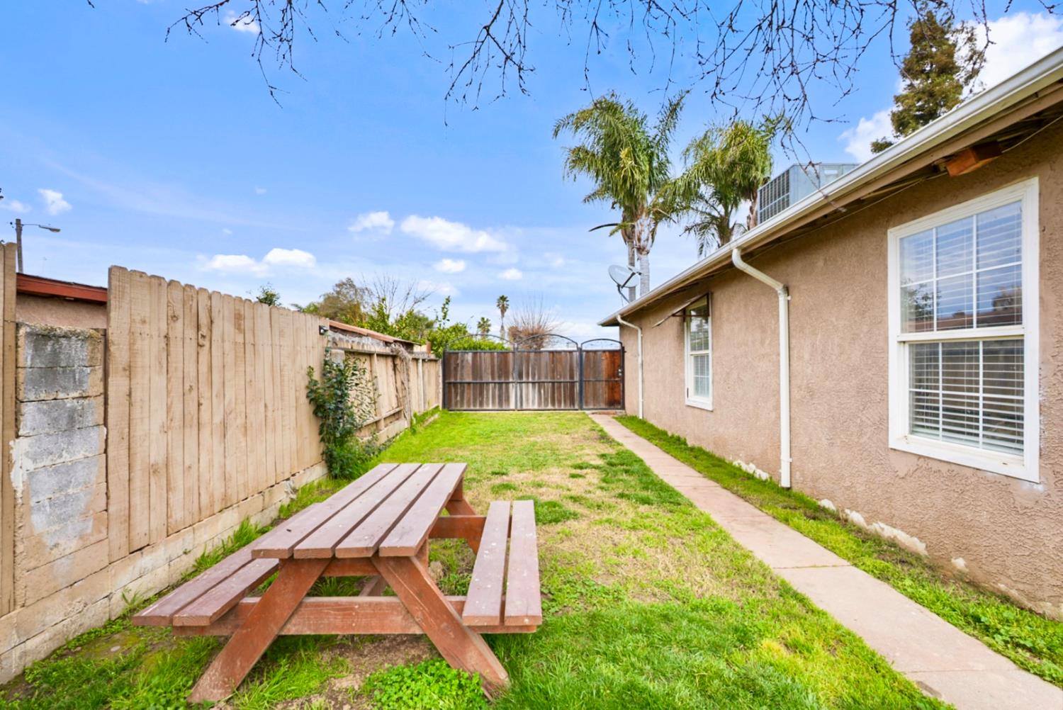 1518 Plumas Ave, Modesto, CA 95358