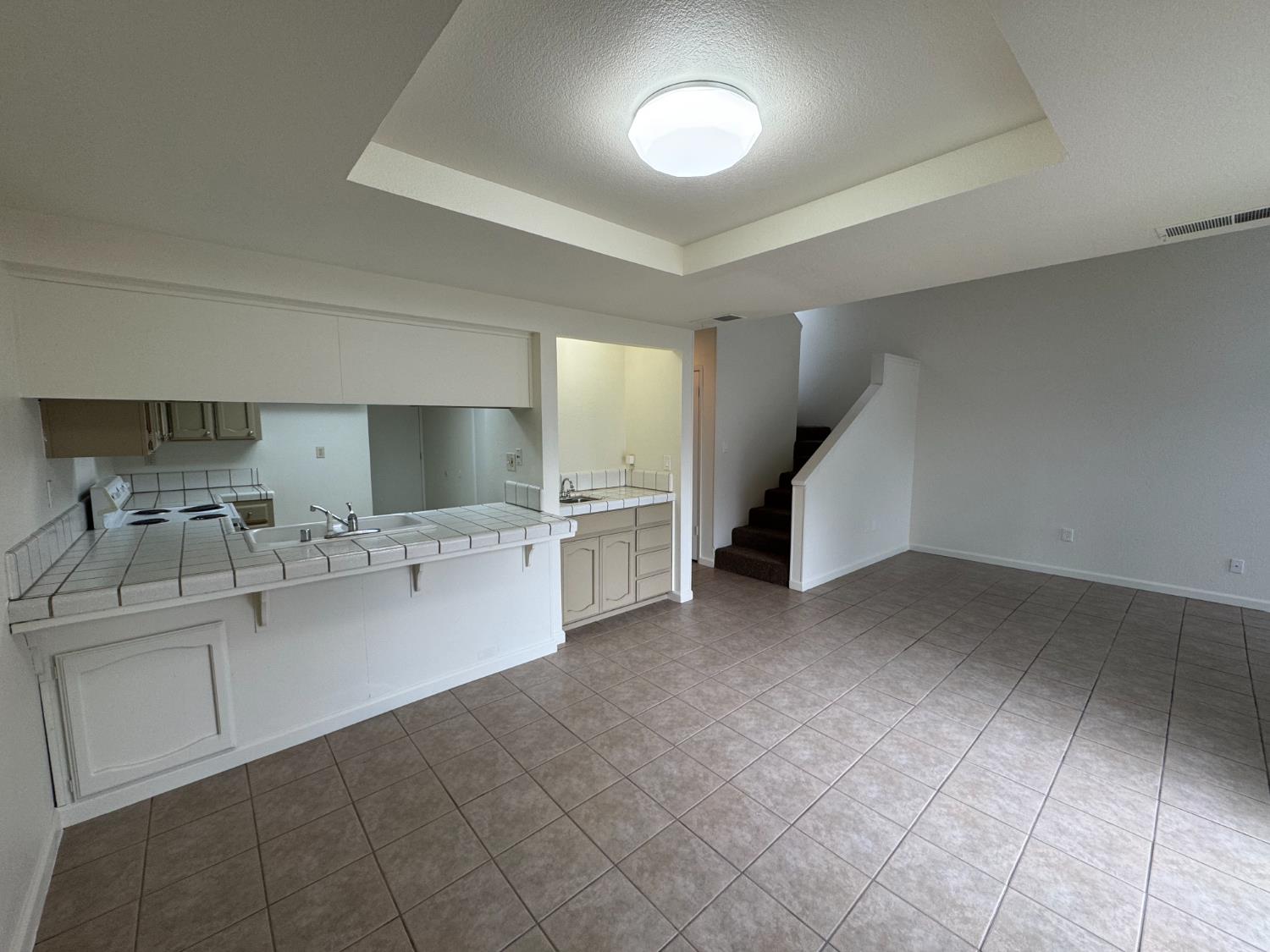 817 E Orangeburg Ave #5, Modesto, CA 95350