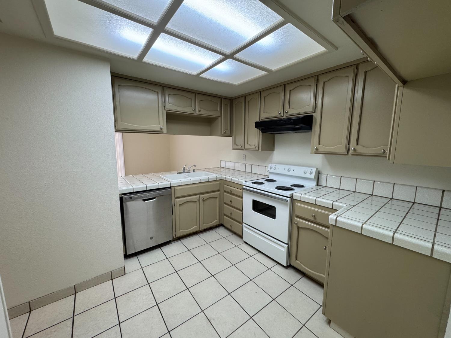 817 E Orangeburg Ave #5, Modesto, CA 95350