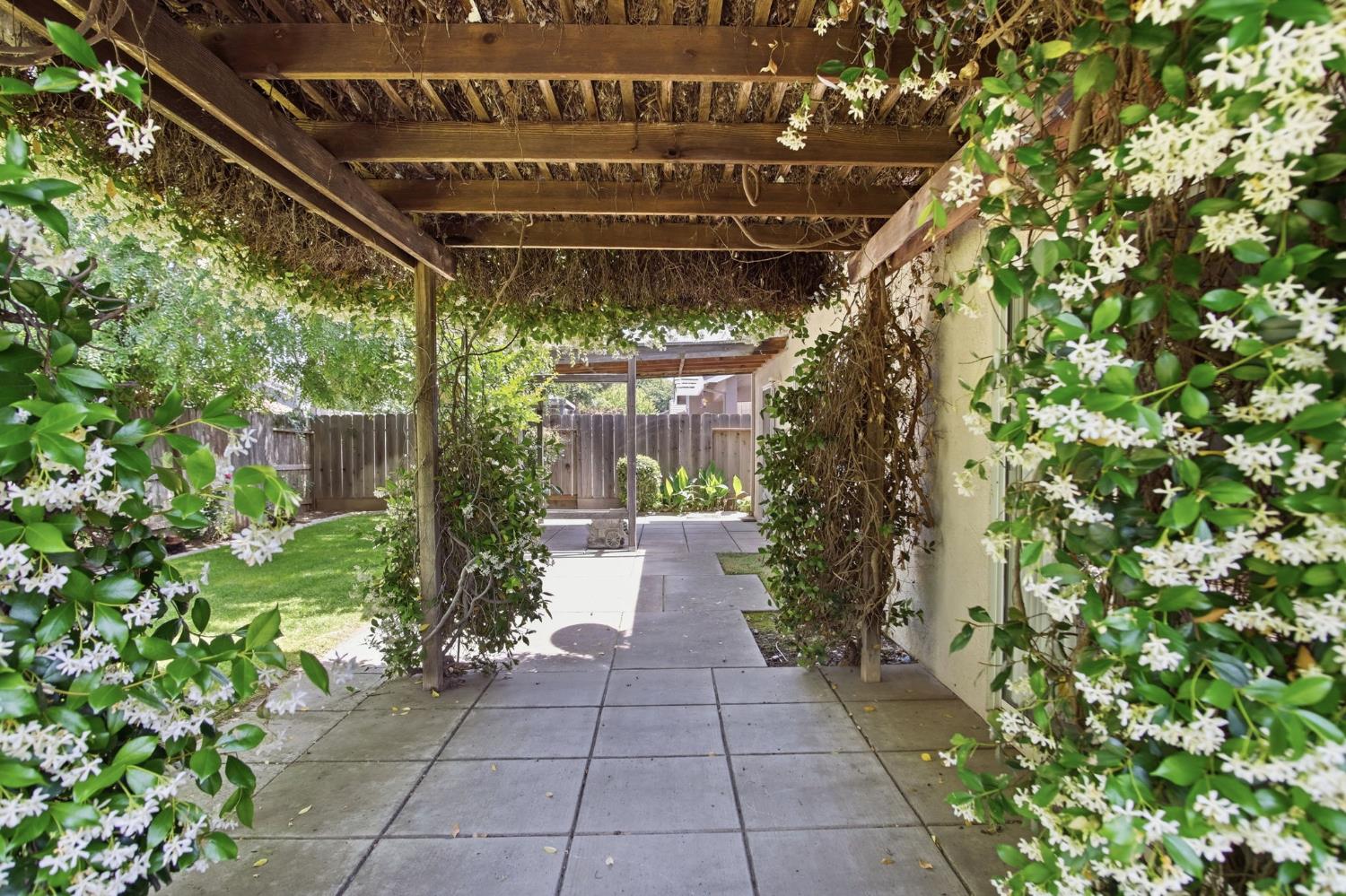 1416 Ranch House Ct, Oakdale, CA 95361