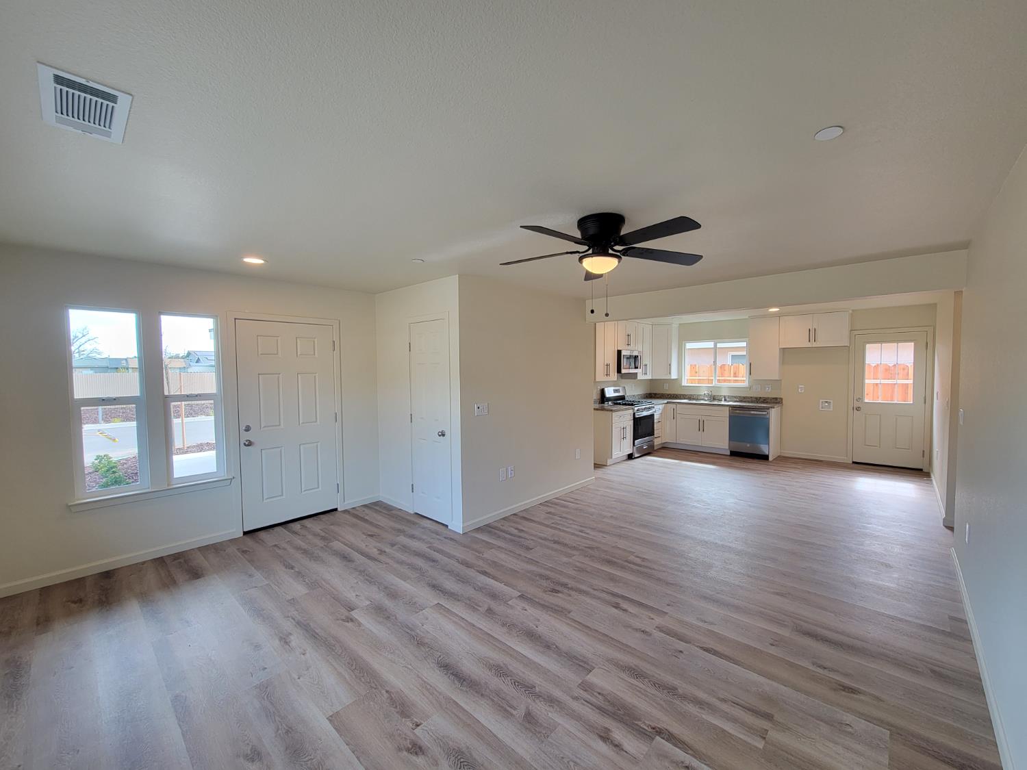 471 E Alameda St, Manteca, CA 95336