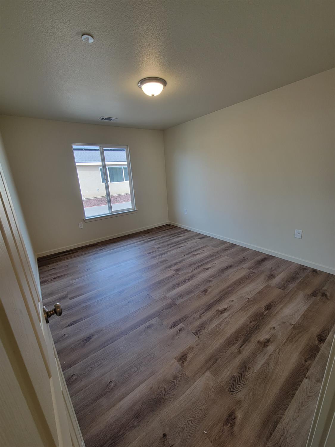 471 E Alameda St, Manteca, CA 95336