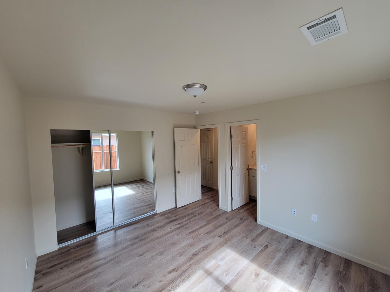 471 E Alameda St, Manteca, CA 95336