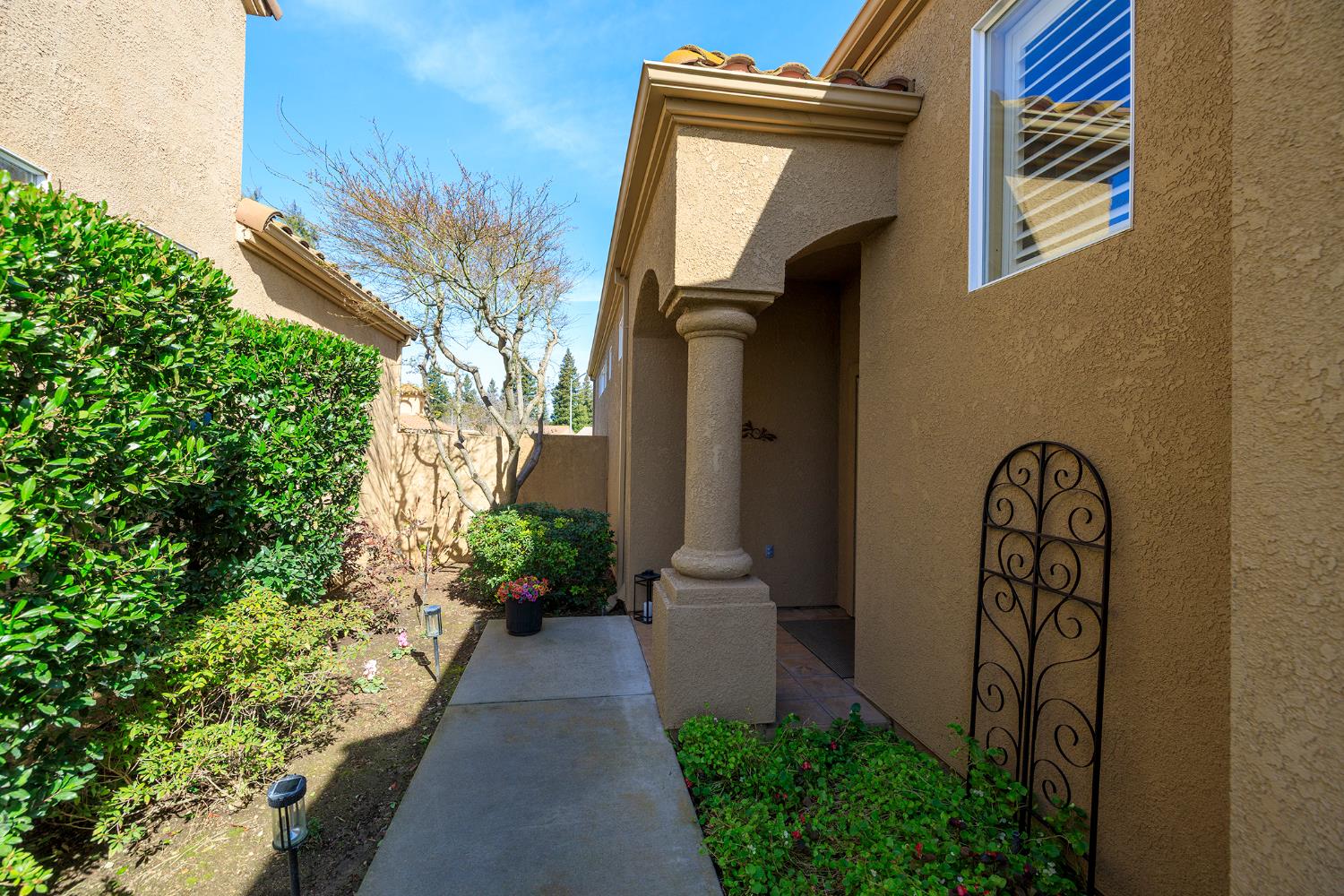 404 Solmar Ct, Oakdale, CA 95361