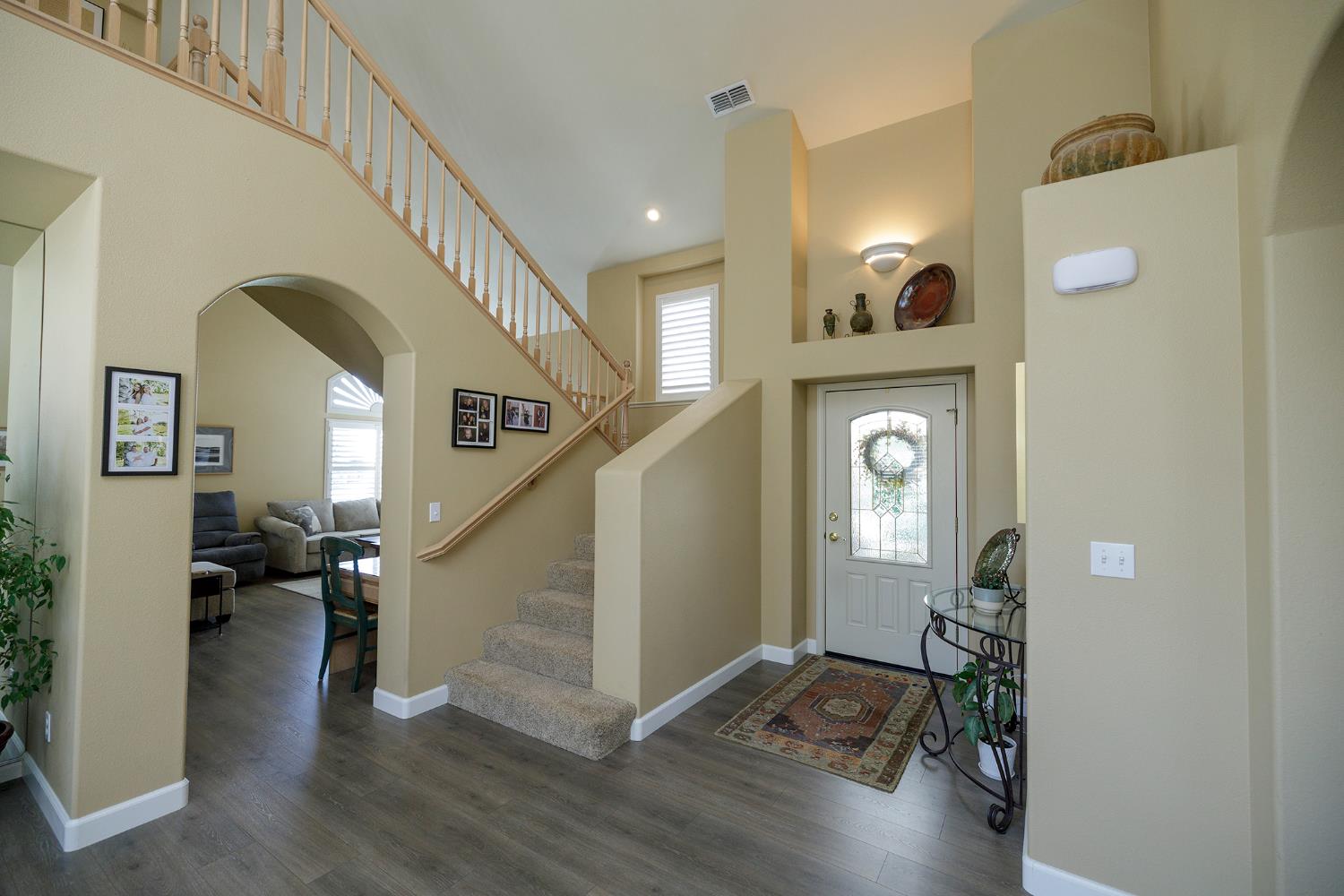 404 Solmar Ct, Oakdale, CA 95361