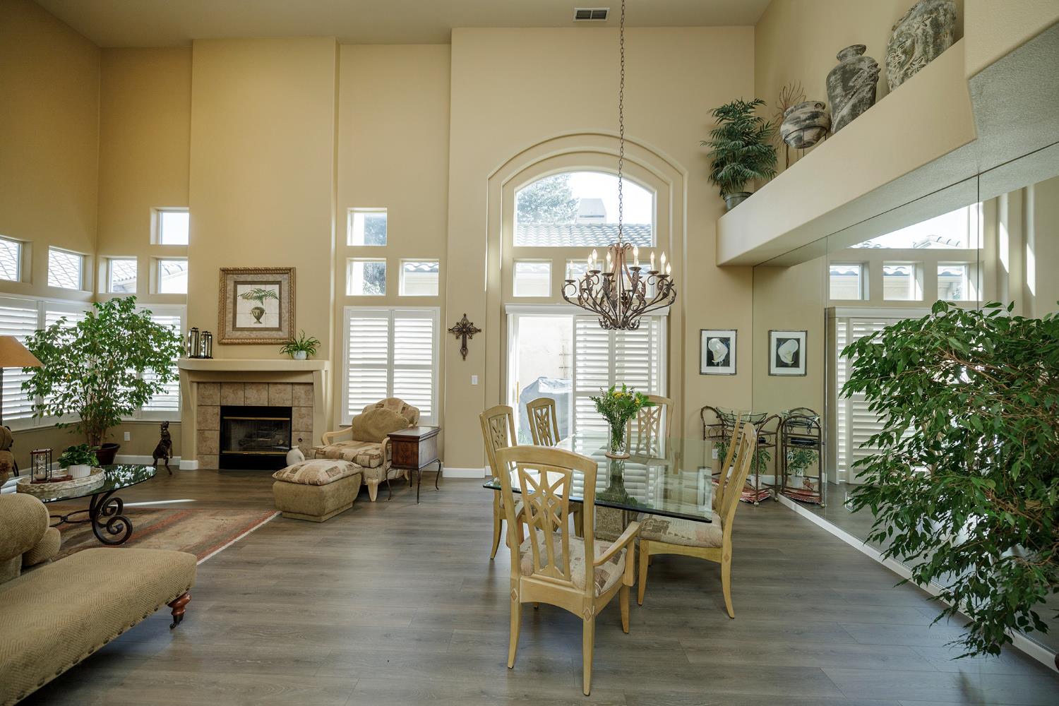 404 Solmar Ct, Oakdale, CA 95361