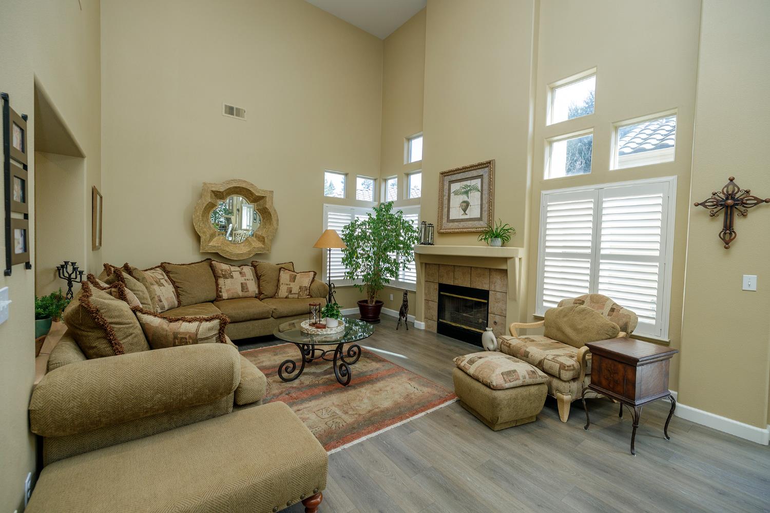 404 Solmar Ct, Oakdale, CA 95361