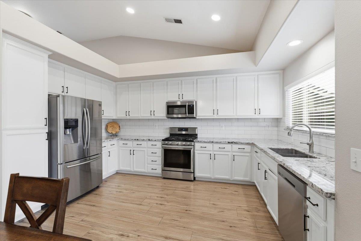 5449 Medallion Ct, Riverbank, CA 95367