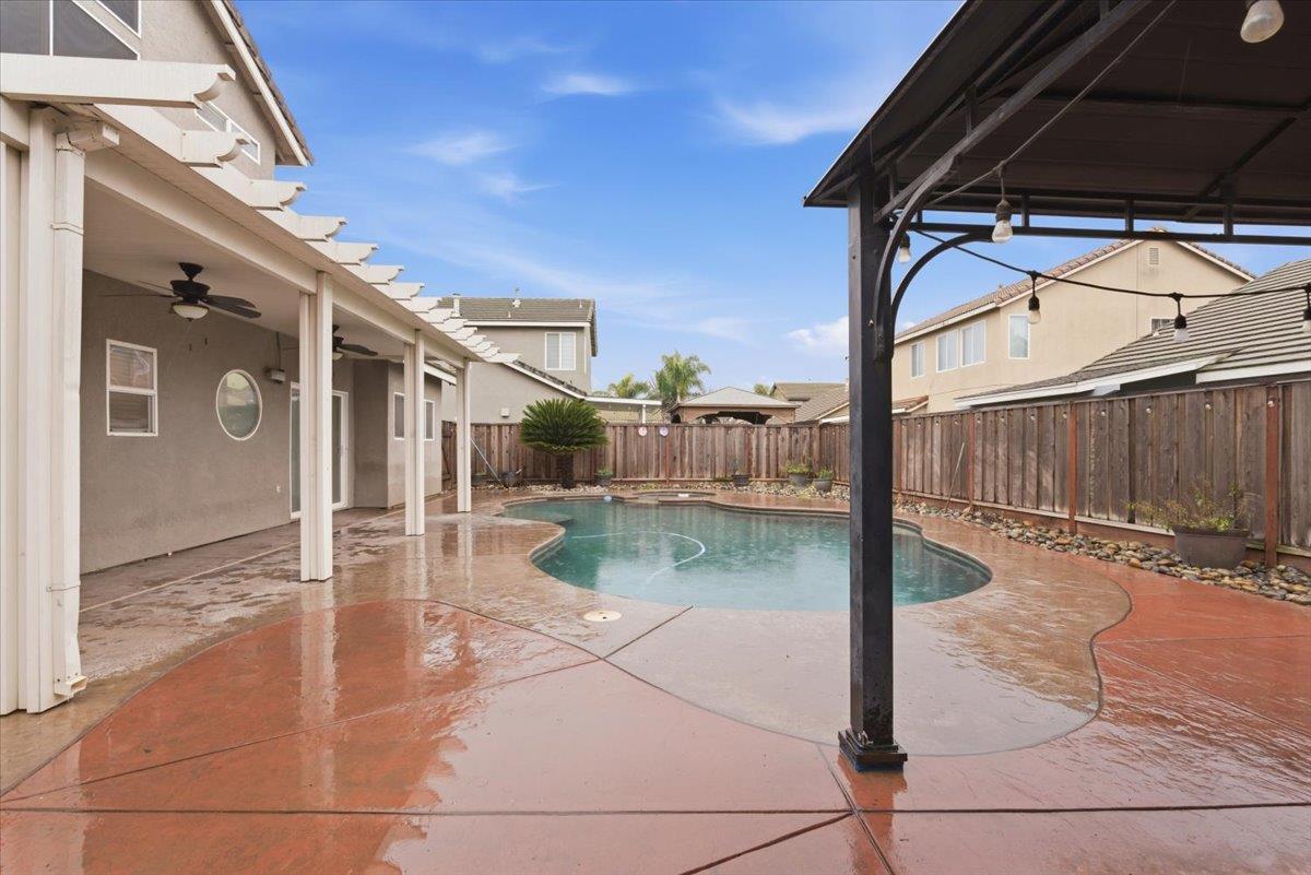 5449 Medallion Ct, Riverbank, CA 95367