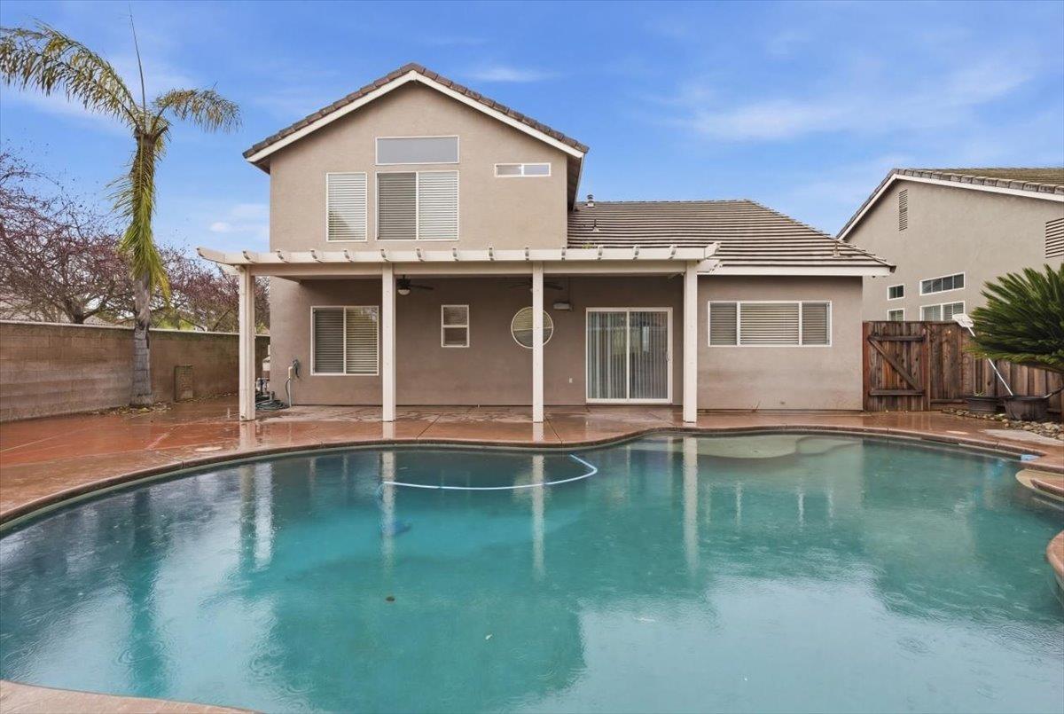 5449 Medallion Ct, Riverbank, CA 95367