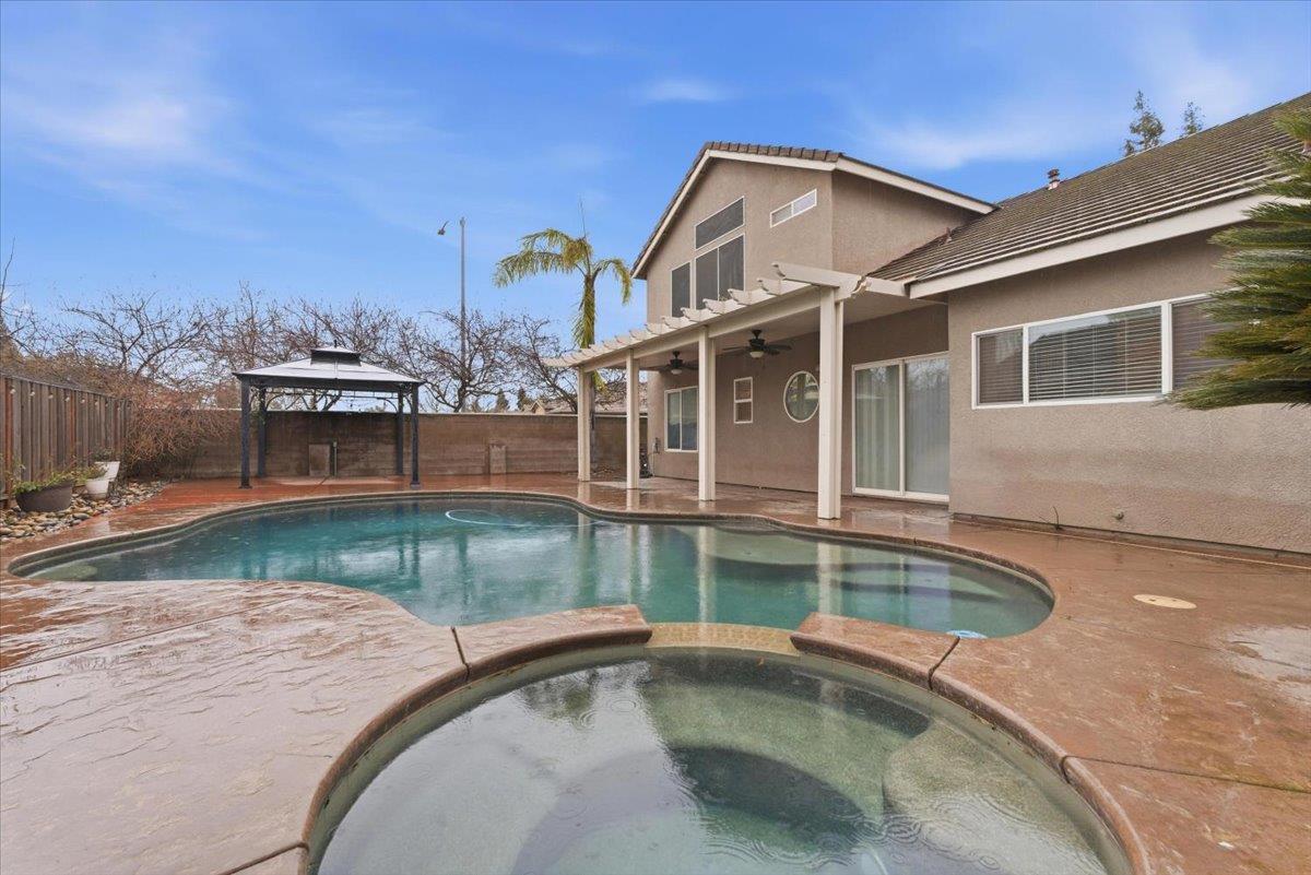 5449 Medallion Ct, Riverbank, CA 95367