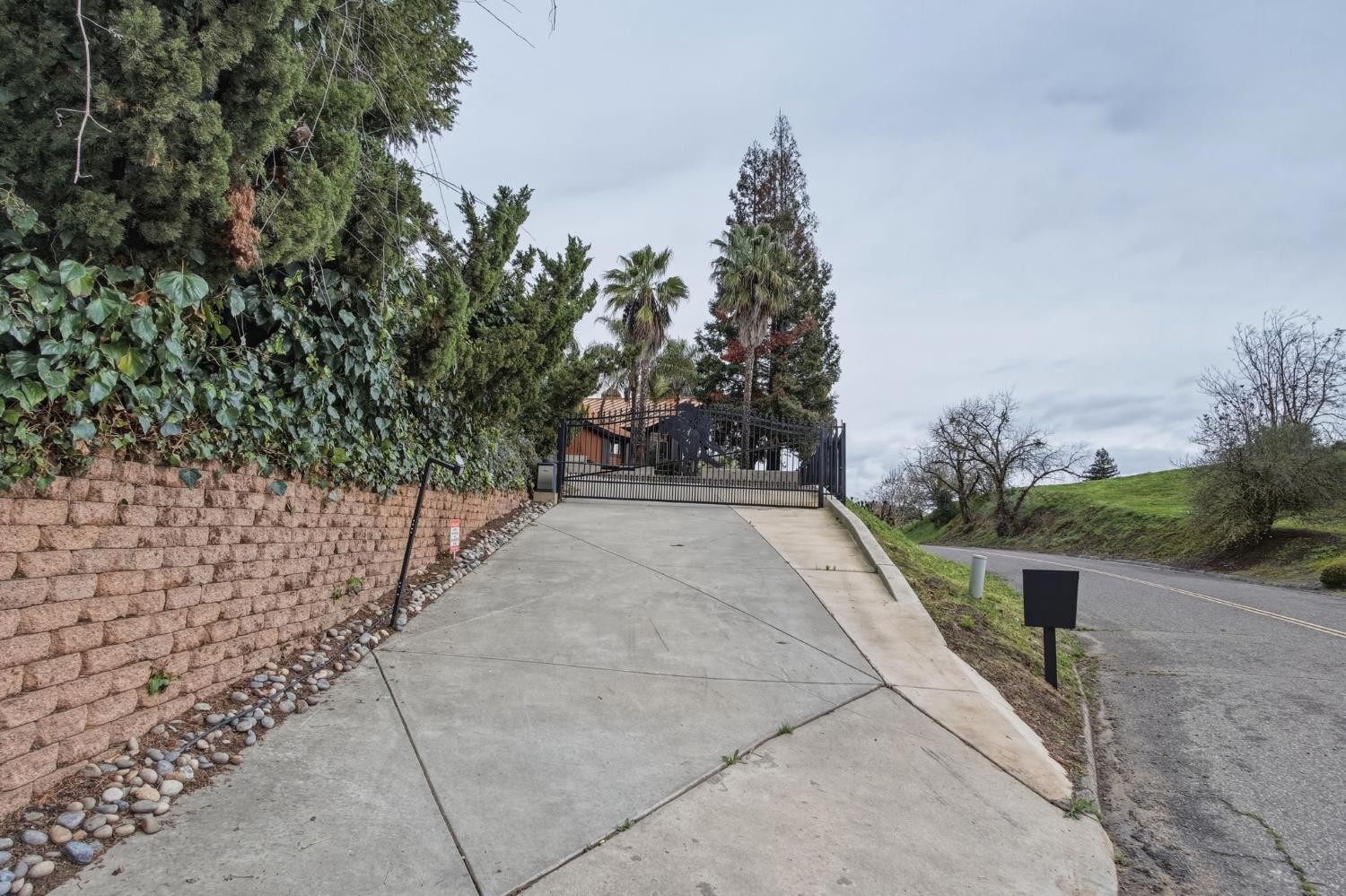 9313 N Hills Ct, Oakdale, CA 95361