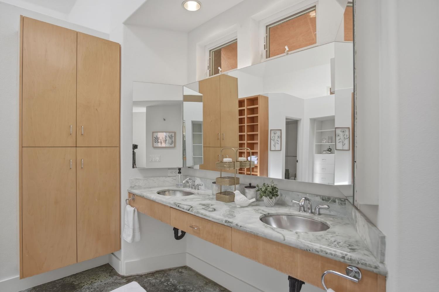 9313 N Hills Ct, Oakdale, CA 95361