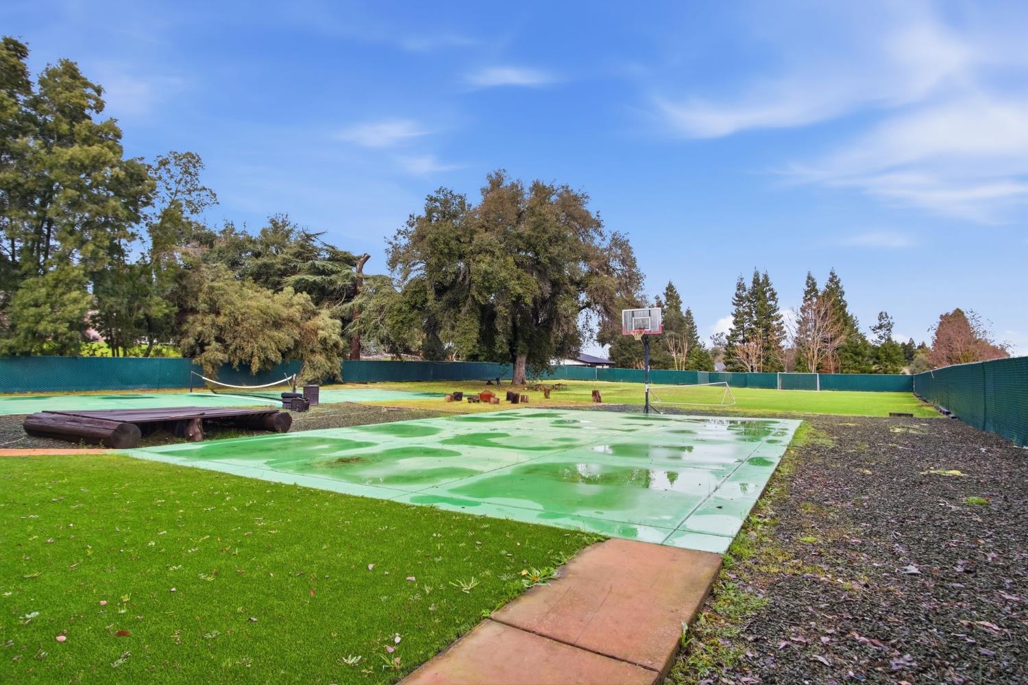 9313 N Hills Ct, Oakdale, CA 95361