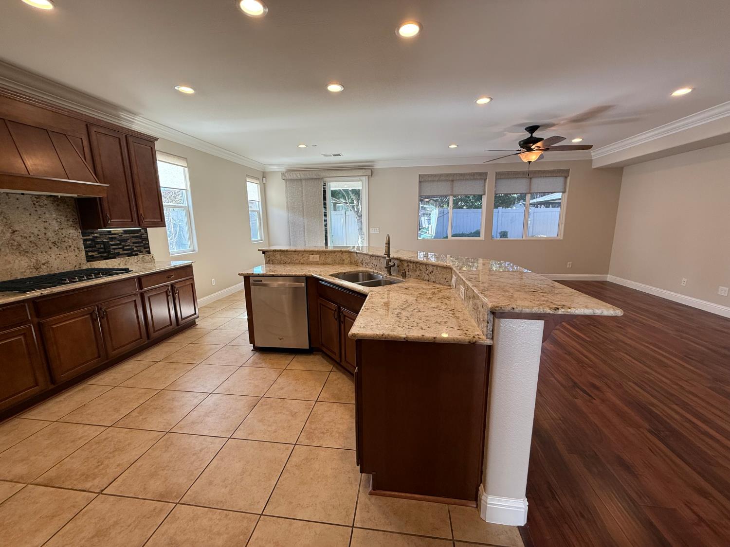 2443 Plumcreek Ln, Manteca, CA 95336