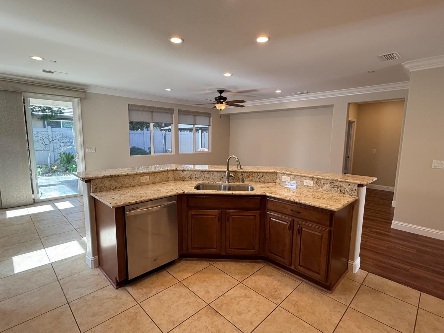 2443 Plumcreek Ln, Manteca, CA 95336