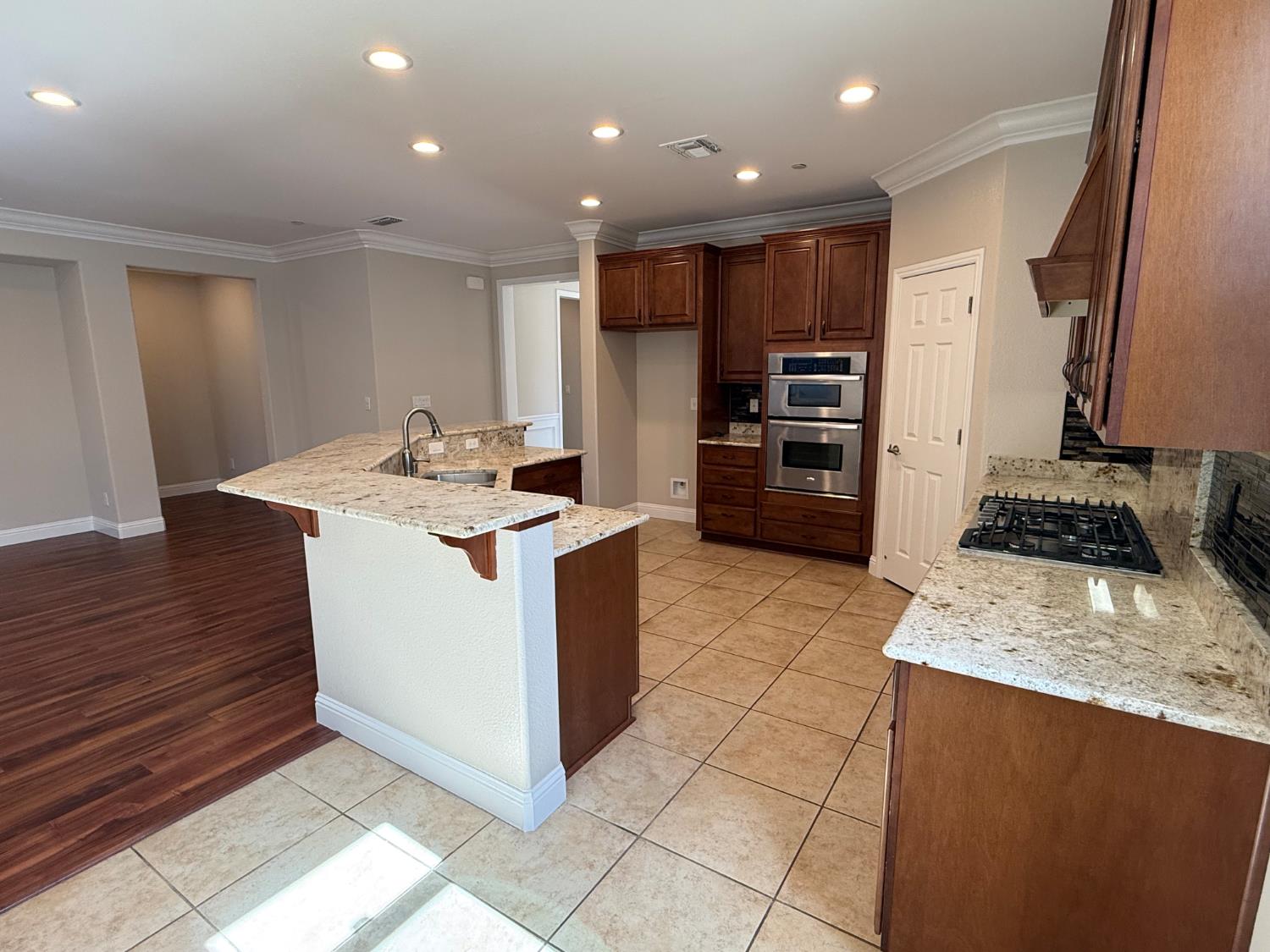 2443 Plumcreek Ln, Manteca, CA 95336