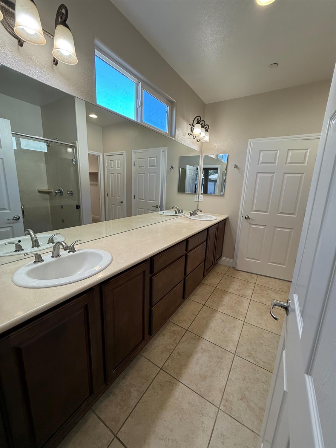 2443 Plumcreek Ln, Manteca, CA 95336