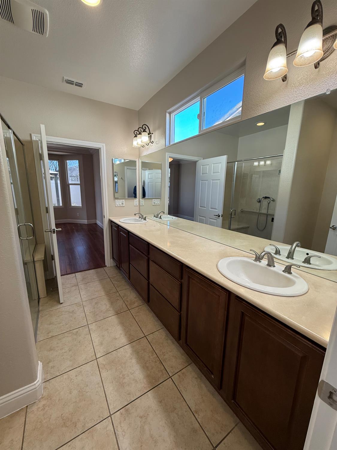 2443 Plumcreek Ln, Manteca, CA 95336