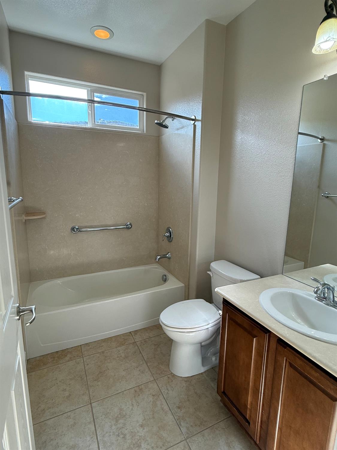 2443 Plumcreek Ln, Manteca, CA 95336