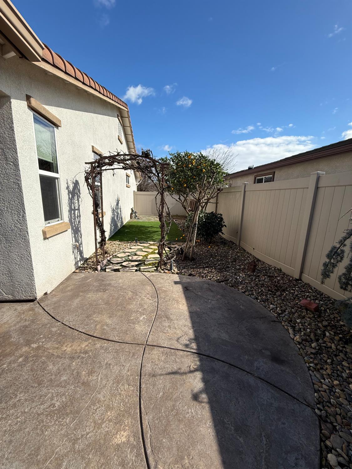 2443 Plumcreek Ln, Manteca, CA 95336