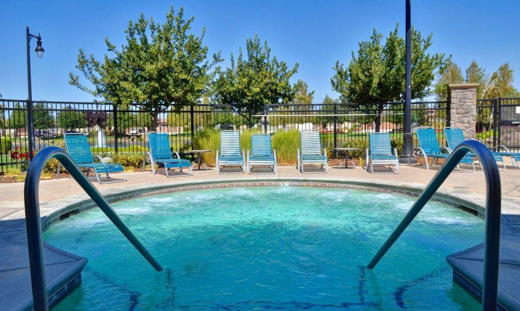 2443 Plumcreek Ln, Manteca, CA 95336